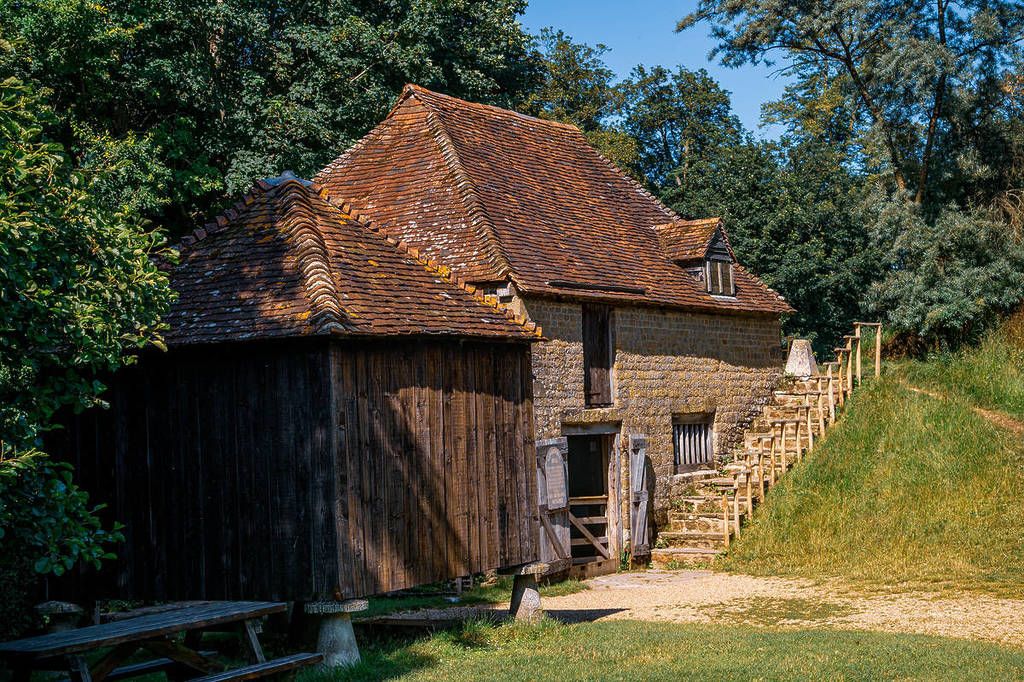 een heel oude watermolen in Lurgashall