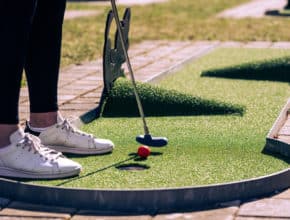 Questi sono i luoghi più divertenti e stravaganti per giocare a Crazy Golf a Londra