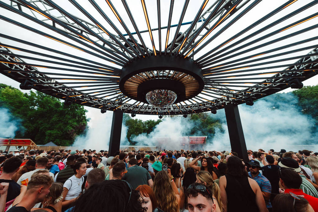 Das Waterworks Festival zieht für eine einmalige 36-stündige Veranstaltung im The Cause vom Gunnersbury Park in die Docklands um