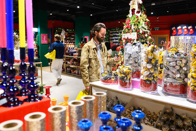 Louis Vuitton  Louis Vuitton Christmas tree ,Selfridges London