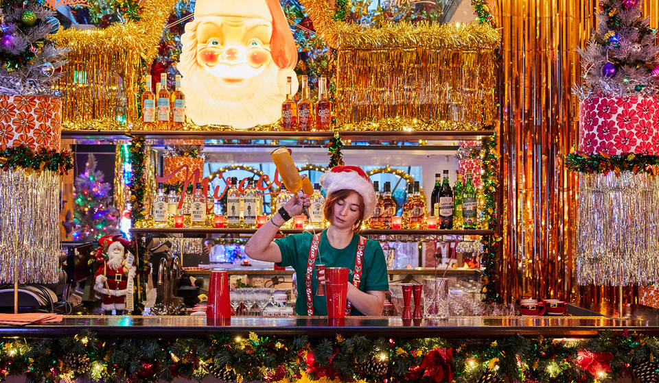 Este bar de cocktails festivo de Londres é o local mais exagerado da cidade para beber no Natal &#8211; com uma decoração gloriosamente espalhafatosa e bebidas alegremente natalícias