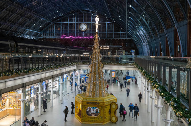 st pancras christmas tree