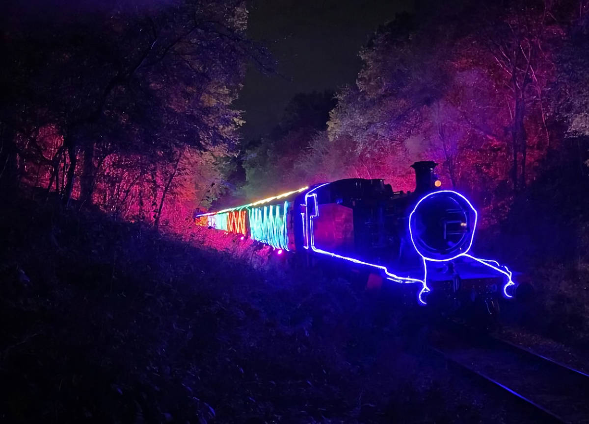 You Can Take A Ride On A Magical Festive Steam Train Doused In Christmas Lights You Can Take A Ride On A Magical Festive Steam Train Doused In Christmas Lights