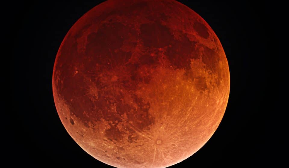 Gedeeltelijke maansverduistering 2026: Londen wordt morgen wakker met een zeldzame maansverduistering — hier is wanneer je ‘m kunt zien
