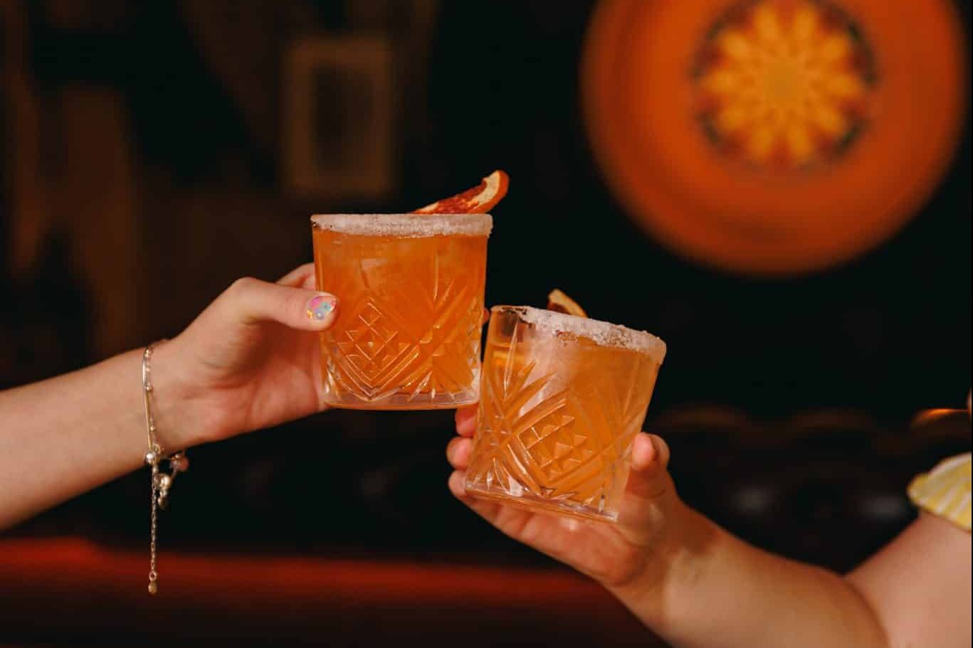 Two free Palomas being cheers-ed