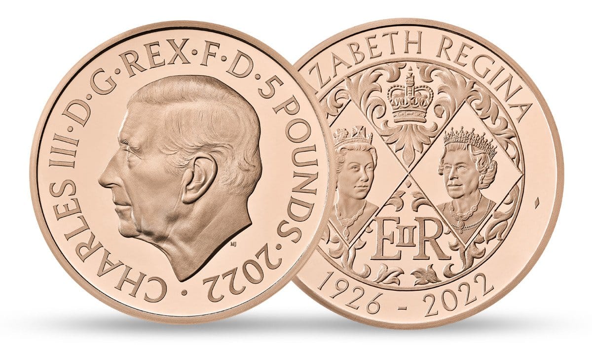 Front and back of new 5 pound crown coin featuring king charles III