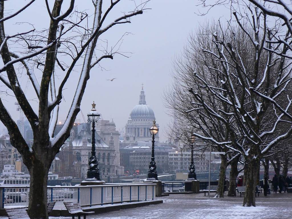 Winter in London mit der St. Paul's Cathedral im Hintergrund