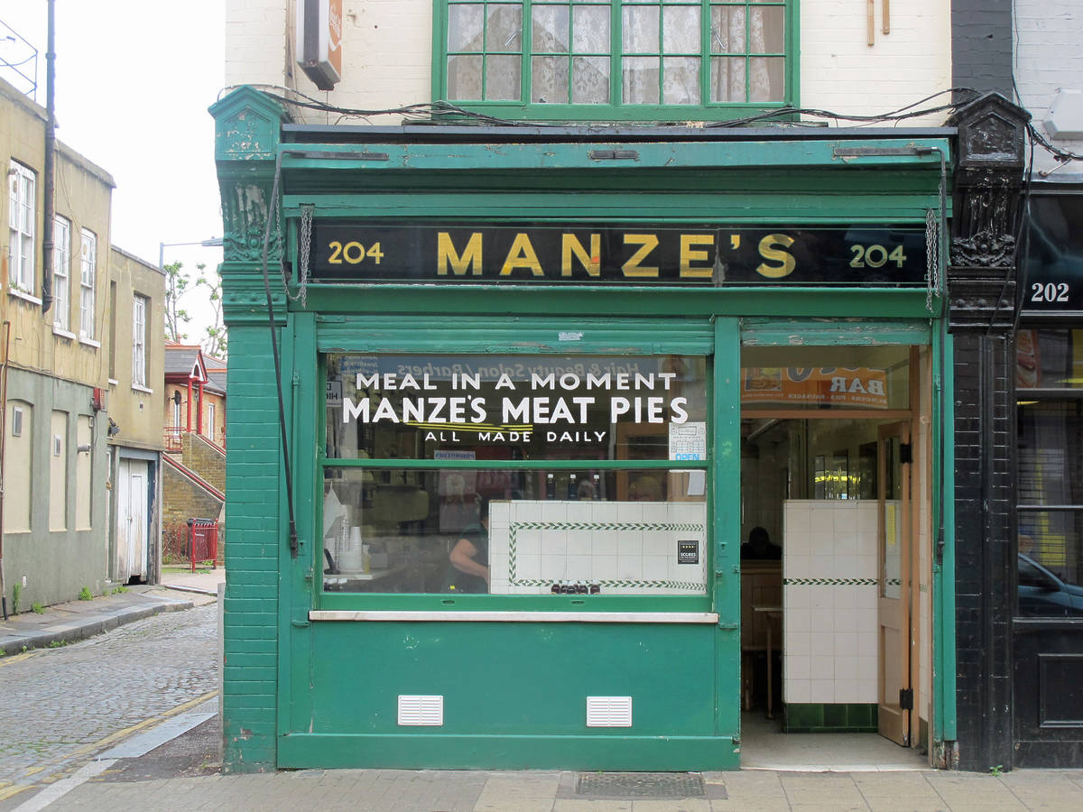 Manze's Deptford Pie and Mash Shop To Shut After Over 100 Years