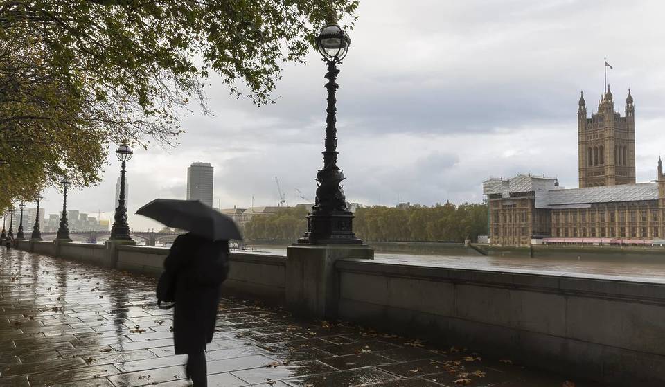London Braving ’28 Hours Of Rain’ As Met Office Issue Flood Warning