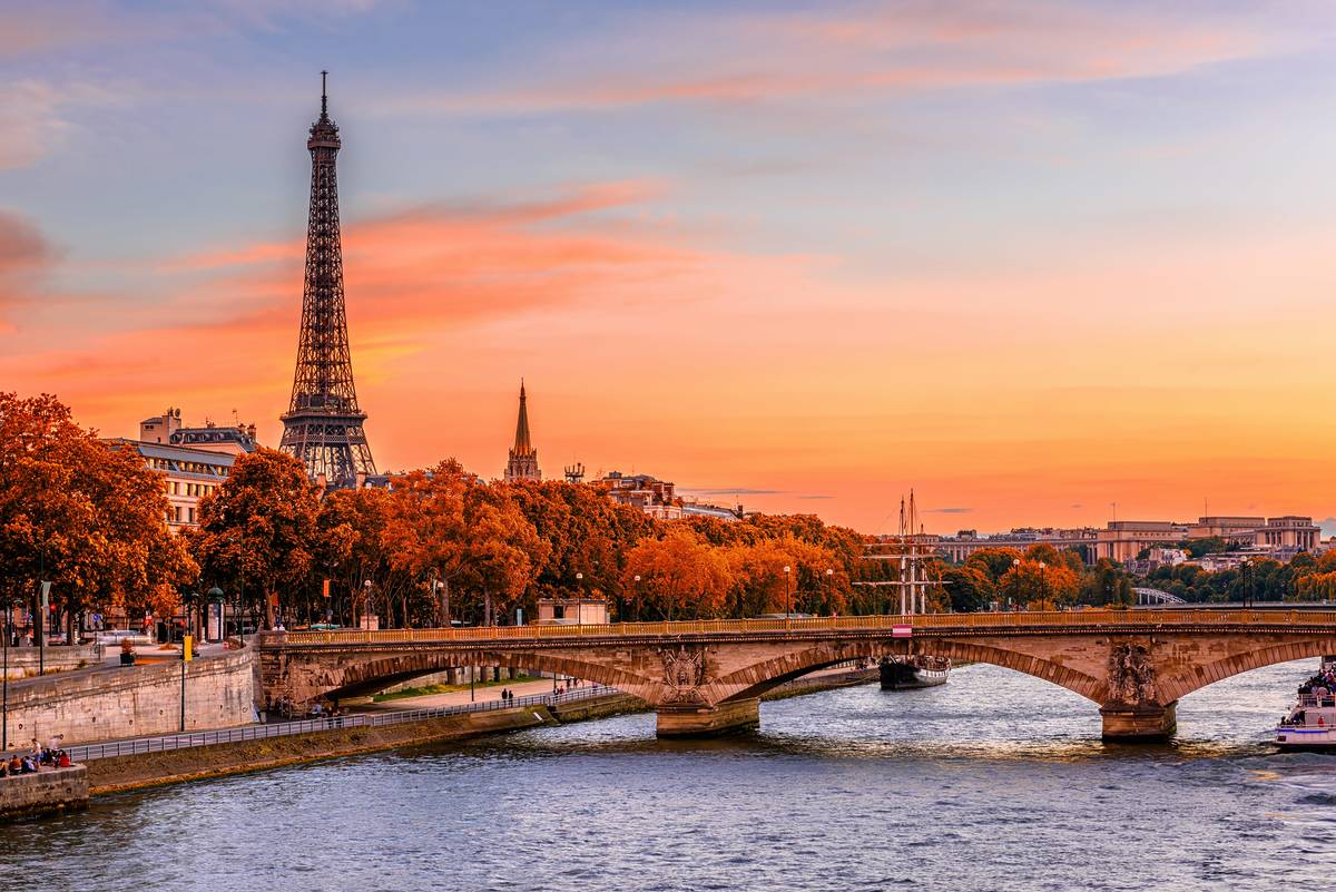 Sunset view of Eiffel tower and Seine river in Paris