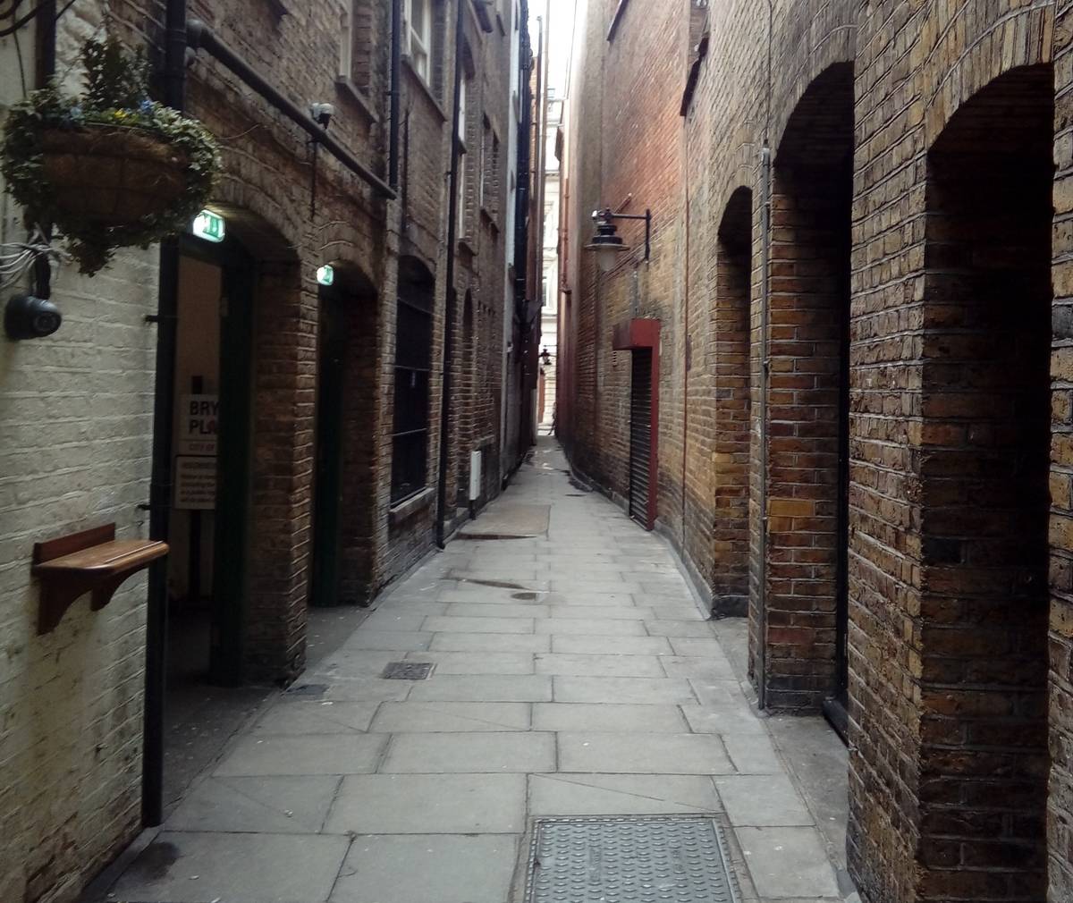 Brydges place tiny alleyway in London