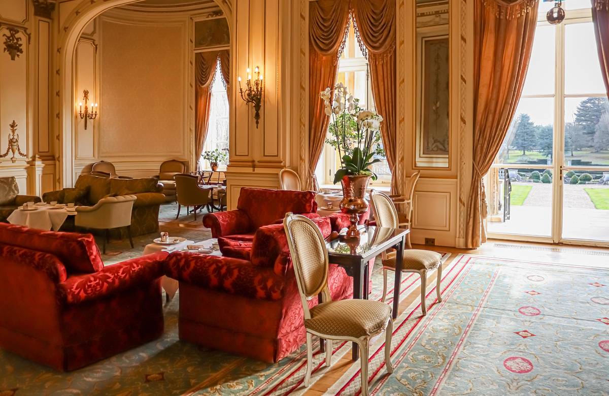 A fancy room inside the Luton Hoo Estate