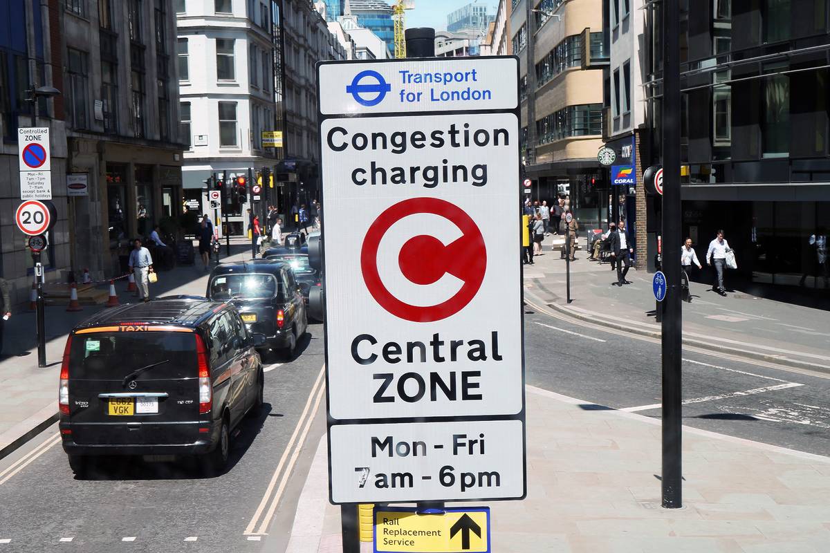 Central congestion zone sign in London