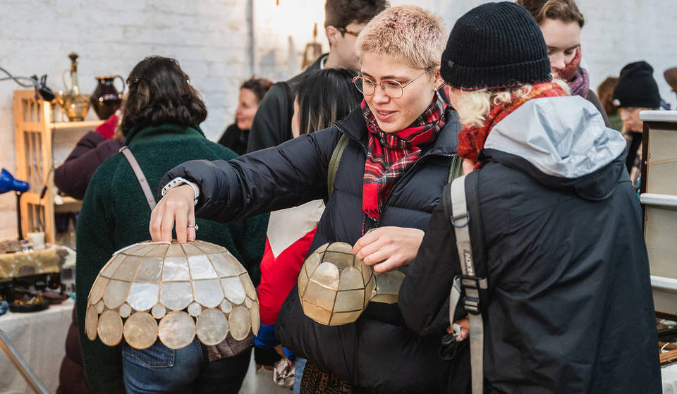 Dit weekend komt er voor het eerst een gigantische Londense vlooienmarkt naar West-Londen – die een iconische plek in Hammersmith in beslag neemt