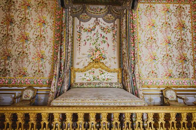 Image of a decadent bed