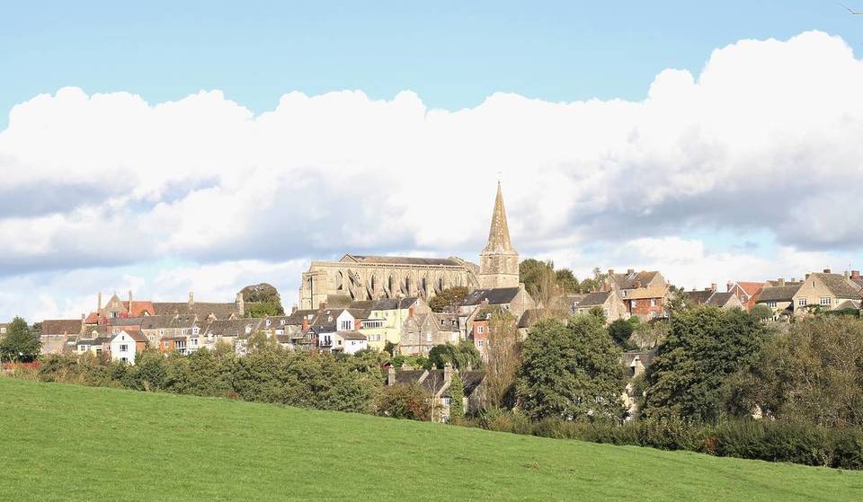 À seulement 2 heures de Londres : le plus ancien borough d&rsquo;Angleterre est une ville magnifique qui figure parmi les meilleurs endroits où vivre au Royaume-Uni – et qui abrite la tombe du premier roi d&rsquo;Angleterre