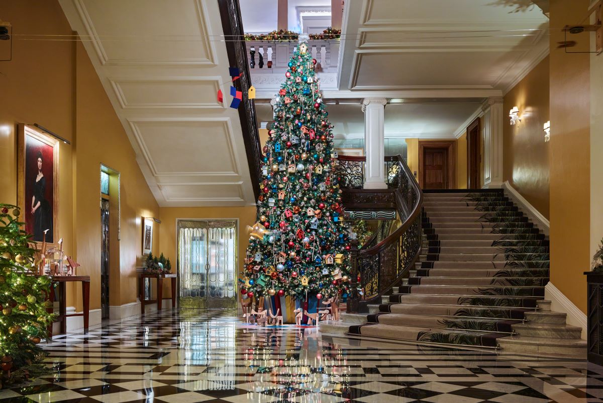 Claridge's Stunning Tree for 2024
