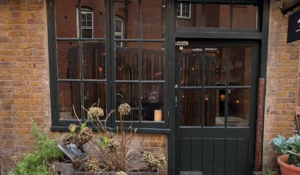 Deze gezellige cocktailbar is een van de kleinste in Londen – en heeft elke week een gloednieuw experimenteel cocktailmenu