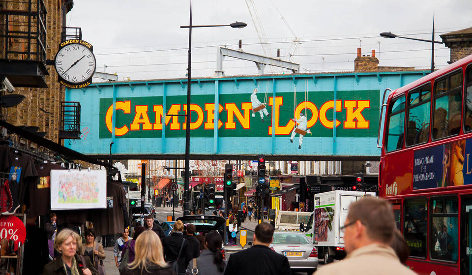 Camden High Street wordt gesloten voor gemotoriseerd verkeer als de gemeenteraad probeert de straat alleen voor voetgangers te maken
