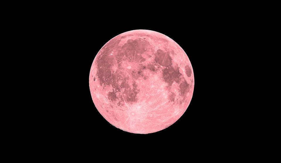 Una “luna rosa” piena illuminerà lo skyline di Londra con un bagliore etereo questo fine settimana
