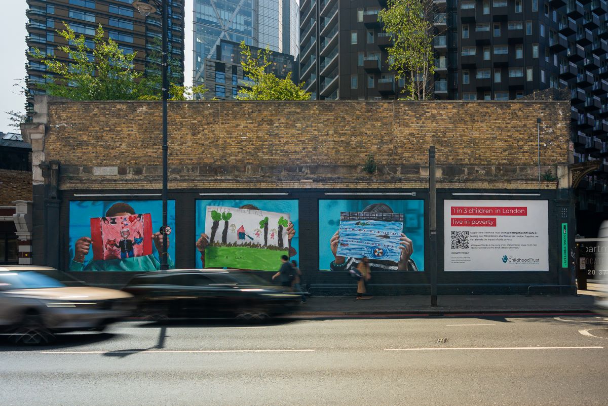 Experiencia interactiva de Cathay Pacific con IA y OOH