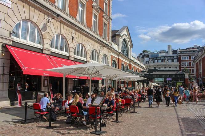 People dining outdoors in Covent Garden