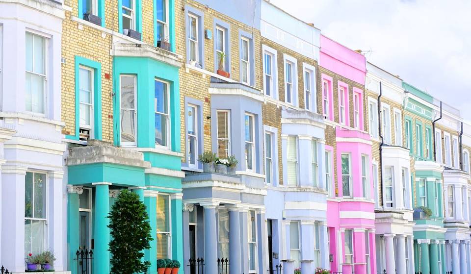 Dit is de reden waarom sommige bewoners van Notting Hill de voorkant van hun kleurrijke huizen zwart schilderen