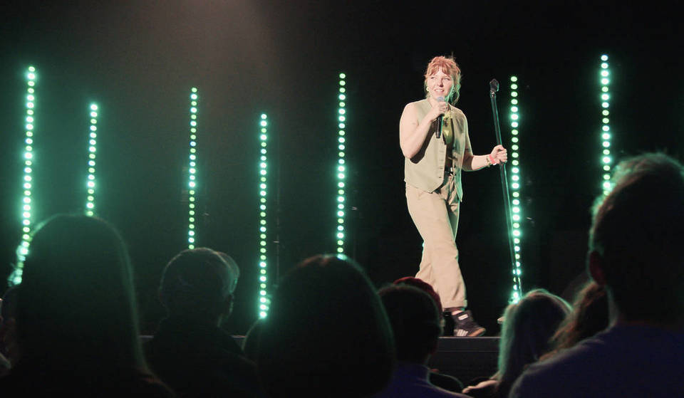 A Grande Final do Prémio Novo Comediante LGBTQ+ do Ano 2025 é na próxima semana