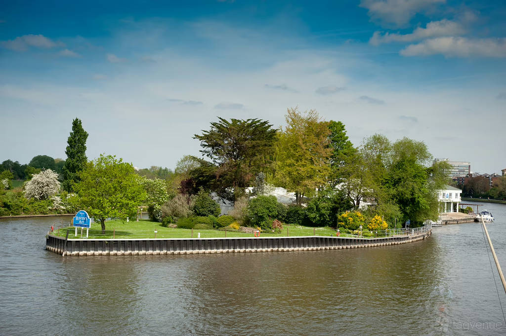 exterior of ravens ait, remote island on thames