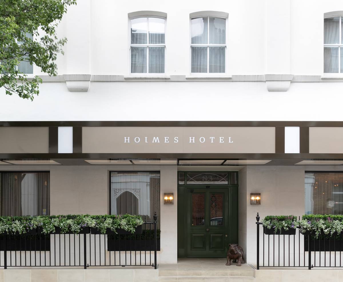 the exterior of the Holmes Hotel in Baker Street