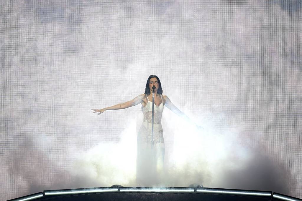 Dua Lipa treedt op tijdens Radical Optimism Europese Tour Movistar