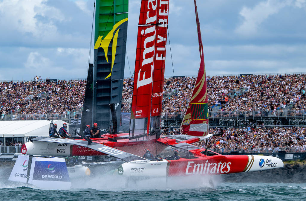 A equipa do Emirates Great Britain SailGP em frente à bancada no segundo dia de regata do Rolex SailGP 2025 Championship ITM New Zealand Sail Grand Prix em Auckland, Nova Zelândia. Domingo, 19 de janeiro de 2025.