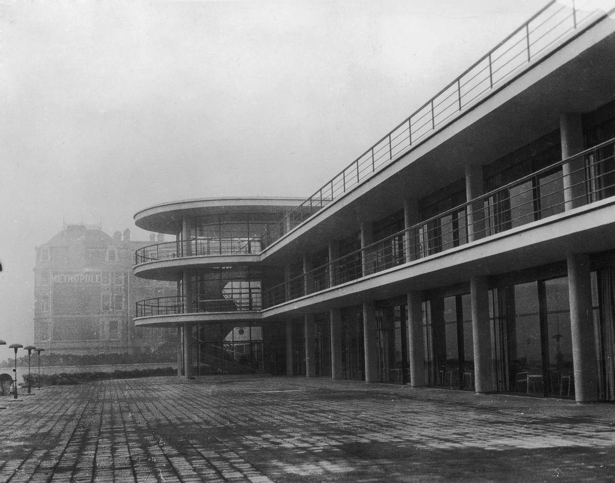The newly-built De La Warr Pavilion in Bexhill-on-Sea, East Sussex, 10th December 1935. The building was designed by architects Erich Mendelsohn and Serge Chermayeff after they won a controversial competition.