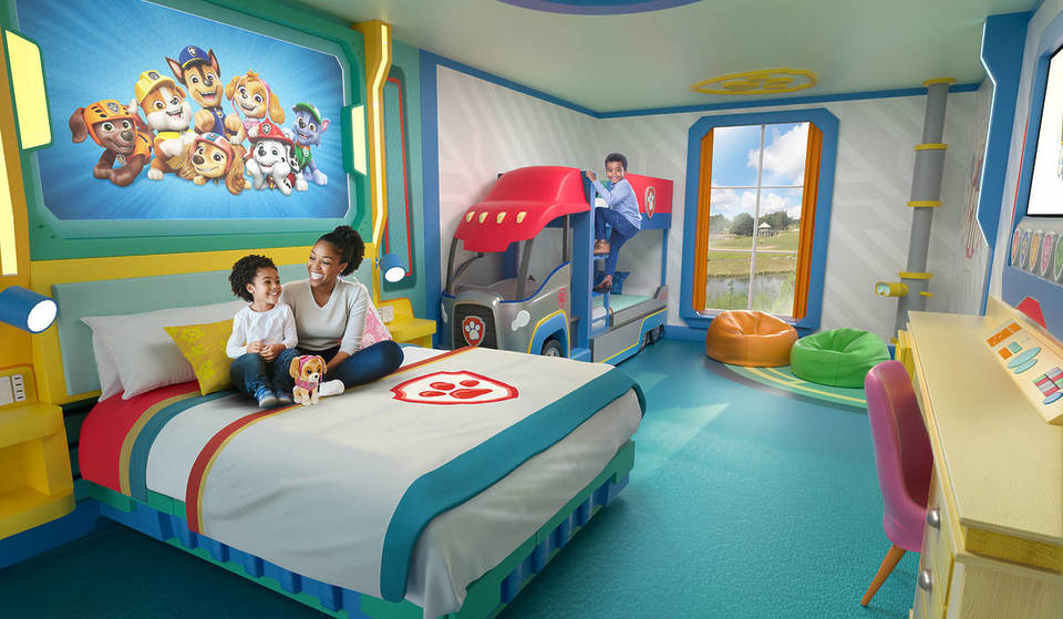 De eerste hotelkamers met PAW Patrol-thema openen later dit jaar in een pretpark in Groot-Londen – met ‘PAW Patroller’-stapelbedden en bedieningspanelen in de vorm van uitkijktorens