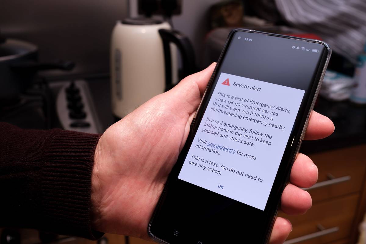 Every UK Mobile Phone Will Receive An Emergency Alert This September