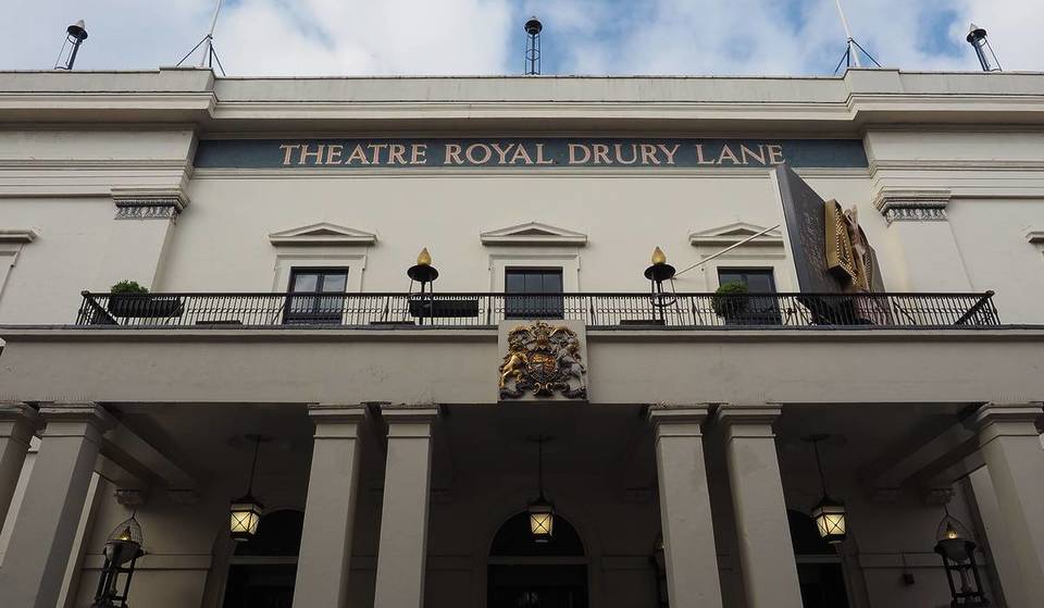 El teatro más antiguo de Londres se construyó por primera vez en 1663 y en la actualidad proyecta el deslumbrante musical de Disney Hércules.