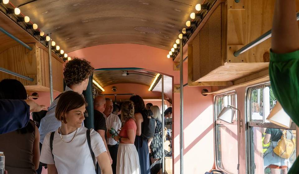 Este café no leste de Londres, dentro de uma carruagem de comboio antiga, é gerido por baristas surdos &#8211; e pode aprender a pedir o seu café em linguagem gestual britânica