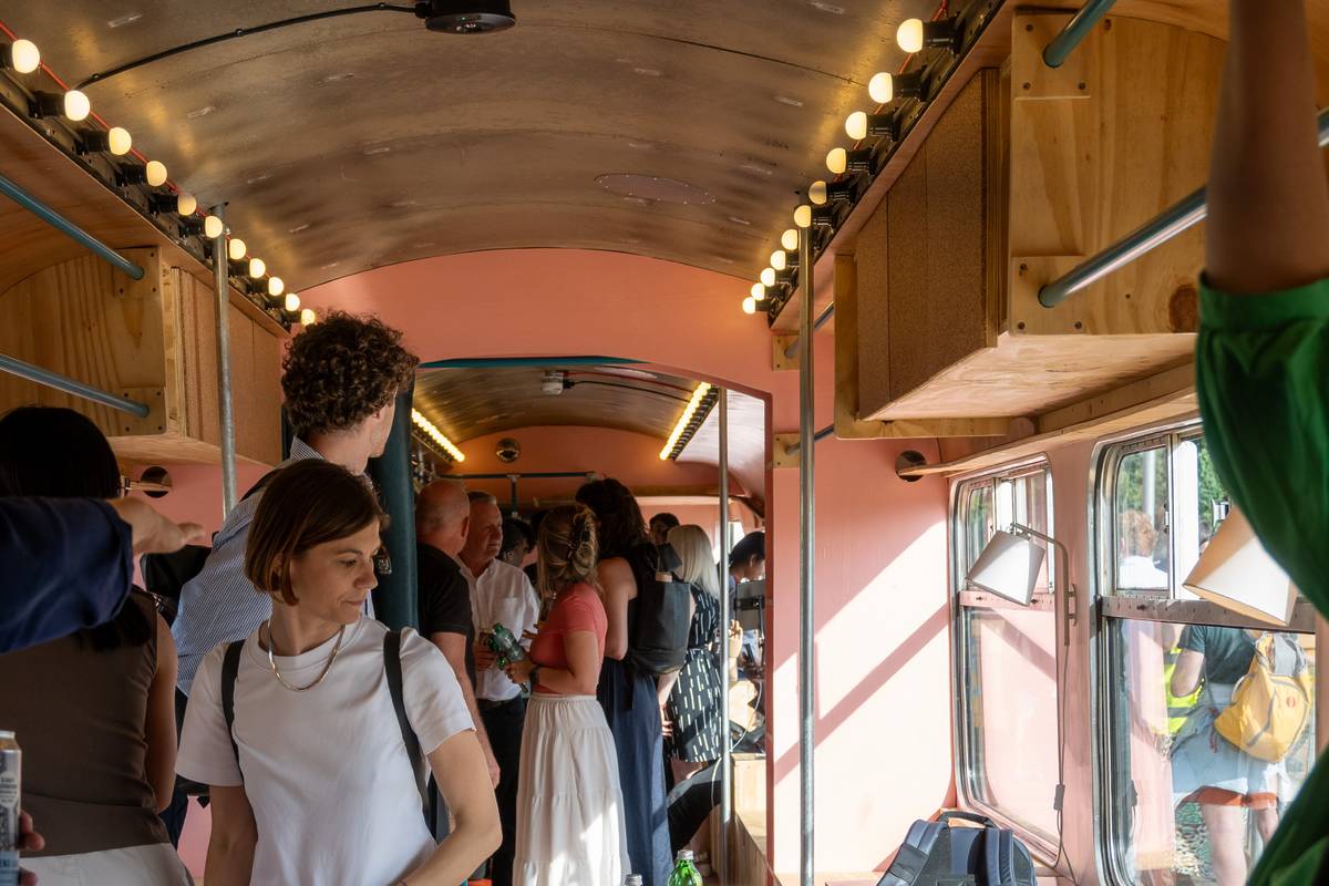This East London Cafe Inside A Vintage Train Car Is Run By Deaf Baristas