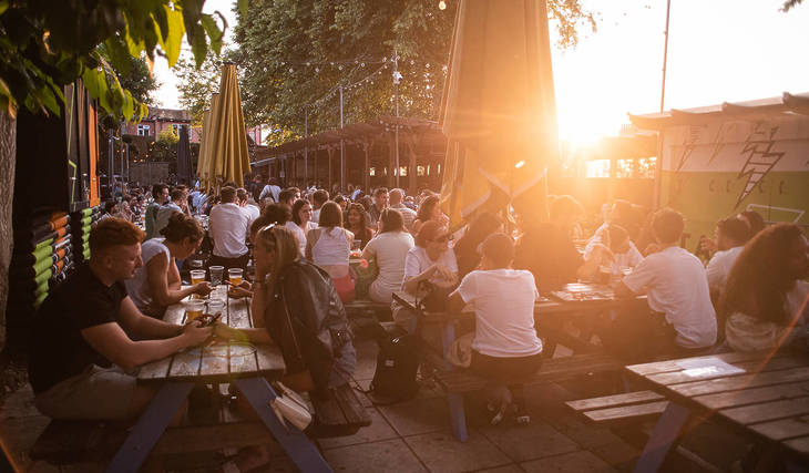 Una de las cervecerías más grandes de Londres acaba de ser nombrada la mejor de toda la ciudad, según la cobertura del Daily Sun y la satisfacción con los precios.