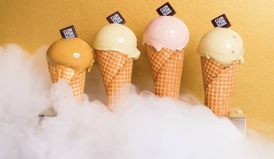 Le « Liquid Nitrogen Ice Cream Parlour » de Londres célèbre 15 ans d&rsquo;anarchie en matière de crèmes glacées en remettant au goût du jour ses saveurs les plus folles, avec des ingrédients tels que le foin, le tabac, le maïs doux et bien d&rsquo;autres encore.
