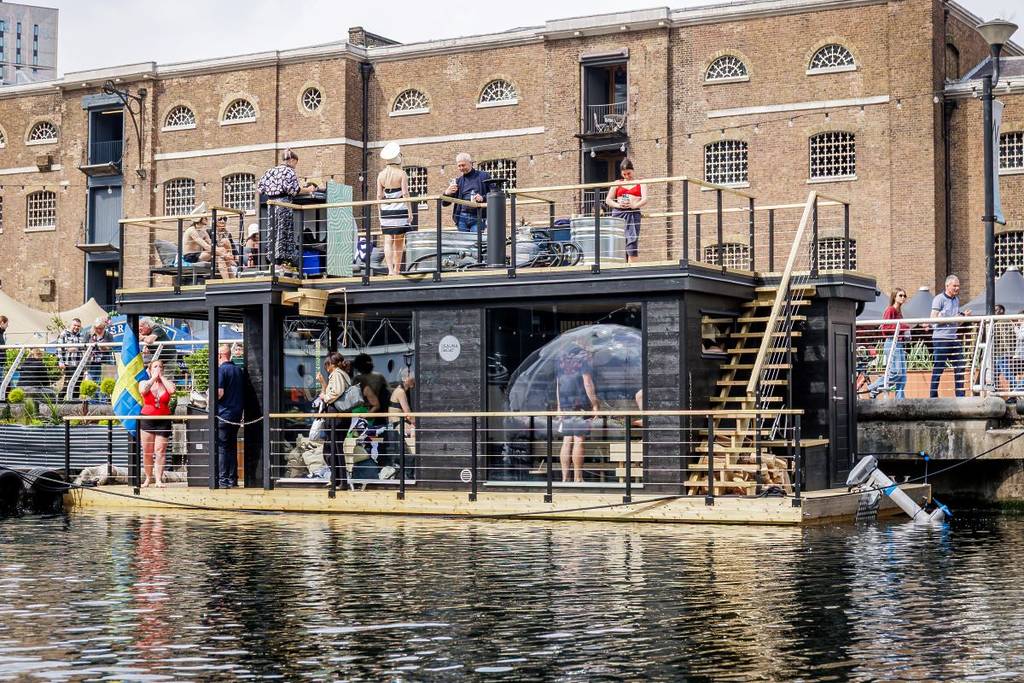 Sauna boat in London at Canary Whard