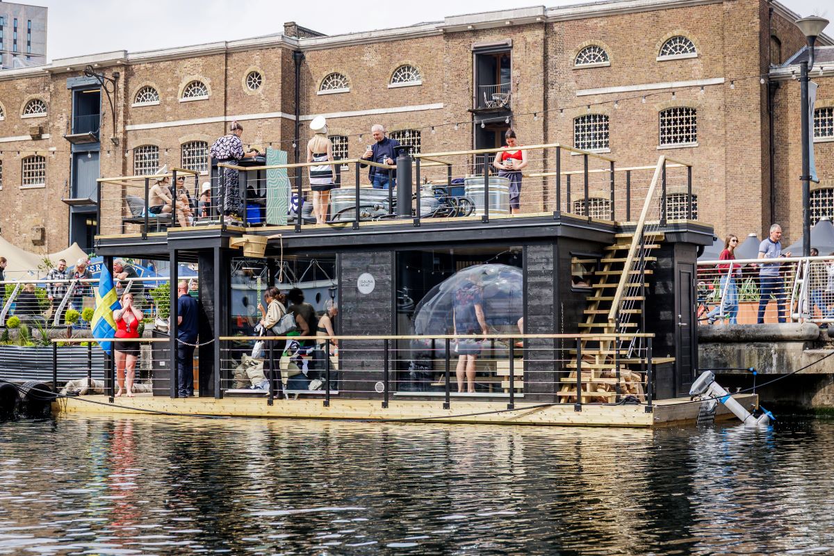 Enjoy An Oasis-Themed Sauna In London As The Gigs Draw Close Enjoy An Oasis-Themed Sauna In London As The Gigs Draw Close