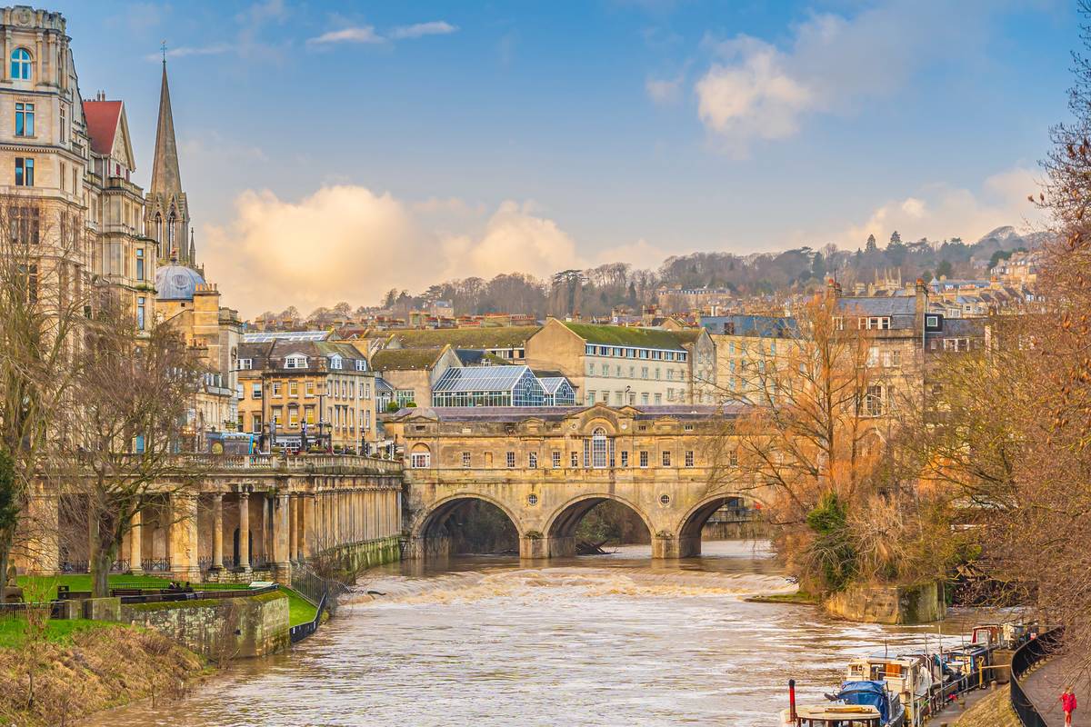 Pulteney Bridge spanning the River Avon, in Bath England, UNESCO World Heritage Site