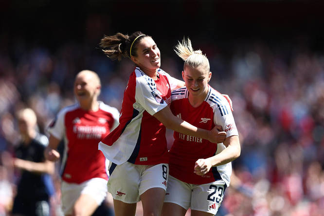 Mariona Caldentey of Arsenal celebrates with teammate Alessia Russo
