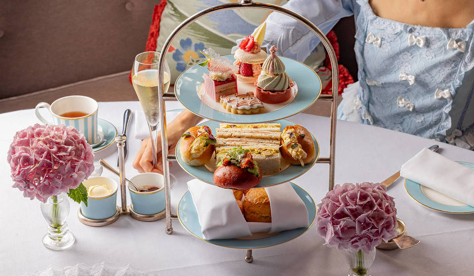Un hôtel londonien s&rsquo;apprête à lancer un nouveau thé de l&rsquo;après-midi Marie-Antoinette, inspiré de la nouvelle exposition du V&amp;A.