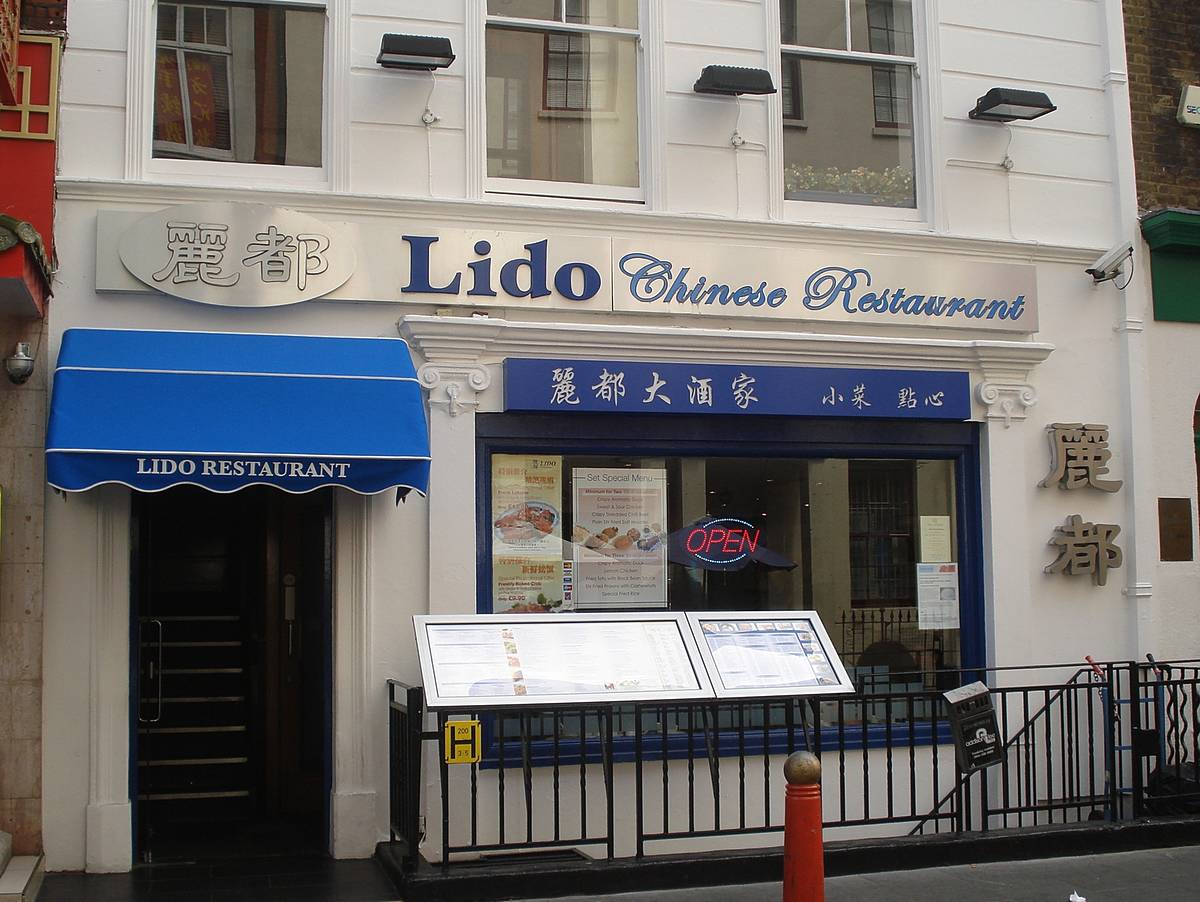 the white and blue retro exterior of lido chinese restaurant in 2010