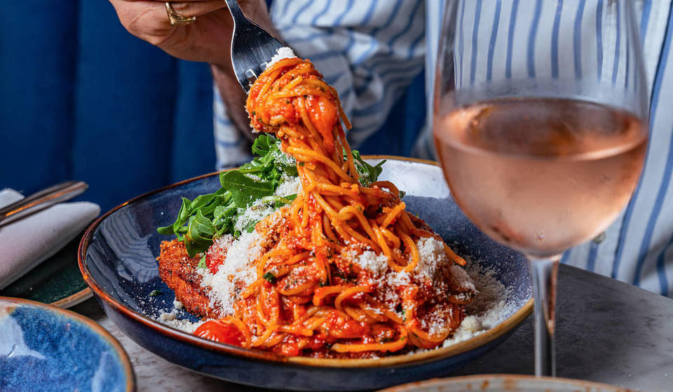 Deze heerlijke Italiaanse familiezaak in Soho is een must voor handgemaakte pasta en tiramisu &#8211; en de buitentafels zijn perfect om mensen te kijken