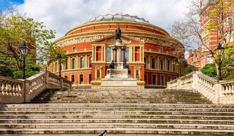 Le Royal Albert Hall de Londres va devenir la première salle à s&rsquo;engager à prélever une taxe sur les billets de spectacles afin de soutenir les salles de concert britanniques.