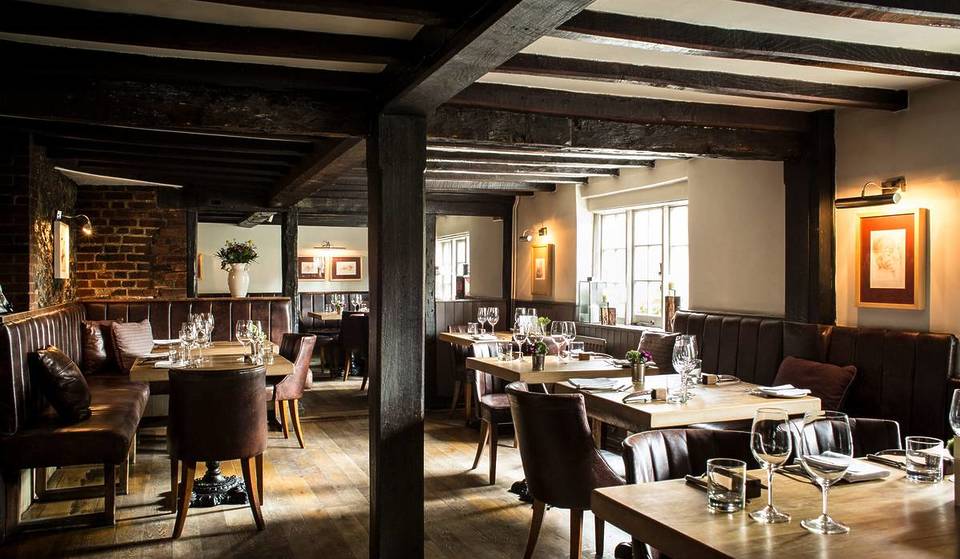 Ce charmant pub britannique est le seul à avoir deux étoiles Michelin dans le pays &#8211; et il se trouve à un peu plus d&rsquo;une heure de Londres.