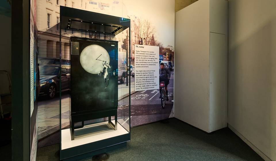 Une œuvre de Banksy trouvée sur un panneau de signalisation de TfL est désormais exposée dans un musée londonien &#8211; voici comment la voir